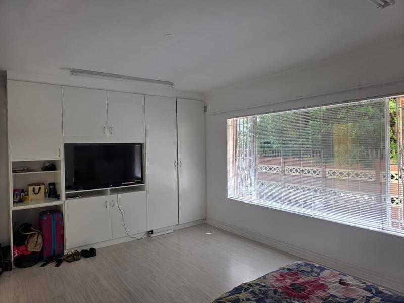 To Let 7 Bedroom Property for Rent in Bonnie Brae Western Cape